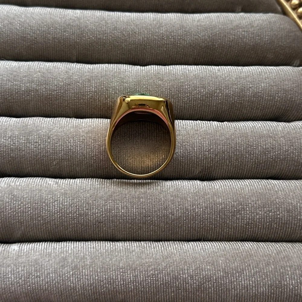 Gold ring withGreen Cushion-Cut Stone - Women's Jewelry
